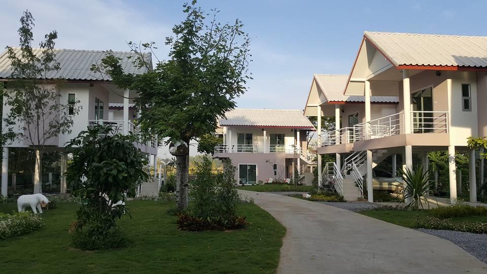 Baan Suan Geb Tawan Hotel Lopburi Exterior photo